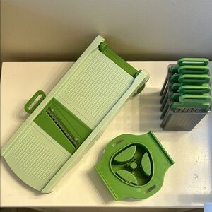 NWOT Easy mandolin slicer
